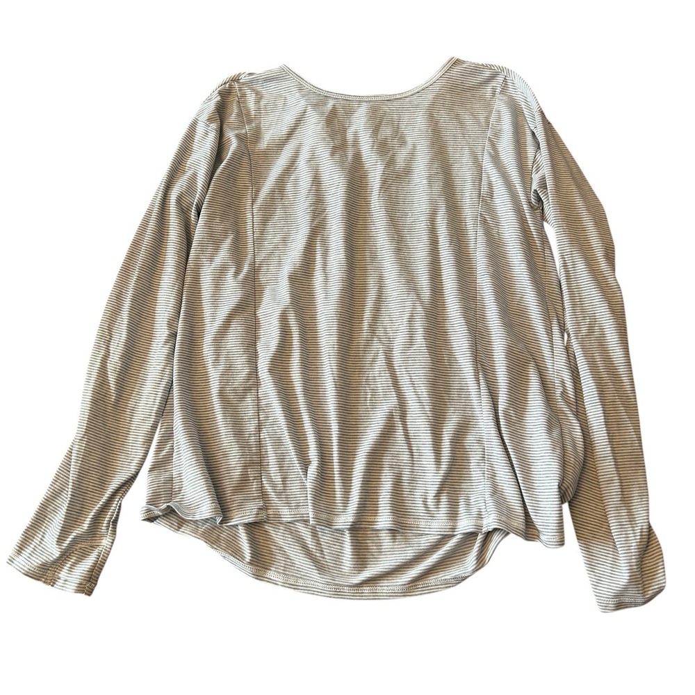 Athleta Girl Shirt XL / 14 Gray Pleated Back‎ Athletic Thumbholes Preppy Stripe